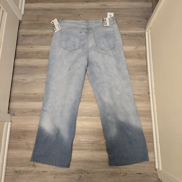 Super Distressed Trendy And Bold  Wide Leg Jeans Size 20 - Picture 8 of 8